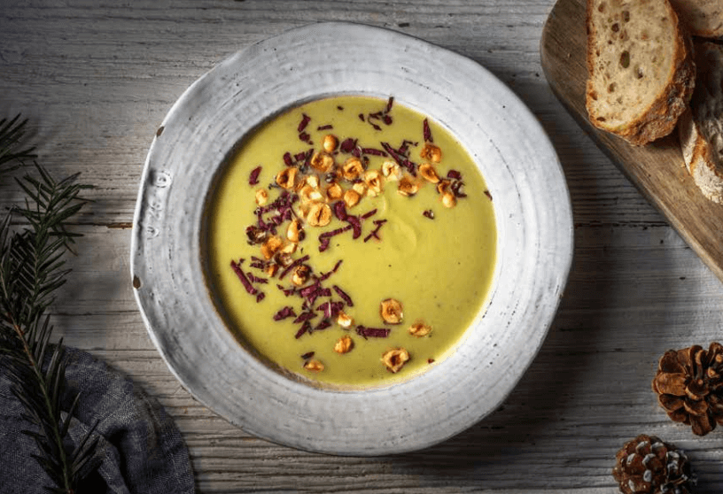 ROMANESCO-SOEP MET GEROOSTERDE HAZELNOTEN